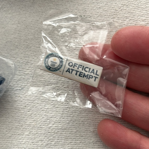 NWT Guinness World Records LOT of 3 Ballcap HAT Lanyard Metal Lapel Pin Official - Picture 13 of 17